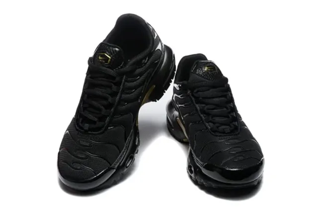 Zapatillas Nike TN Talla 44 Negro/Dorado