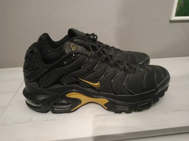 Zapatillas Nike TN Talla 44 Negro/Dorado