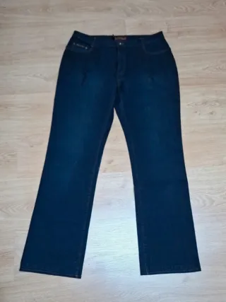 Pantalón vaquero bordado