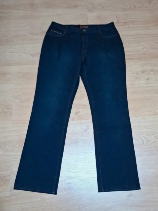 Pantalón vaquero bordado