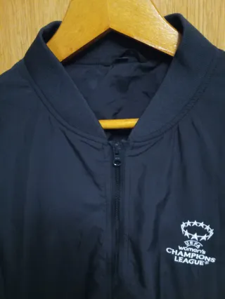 Chaqueta Champions League Negra por 12€