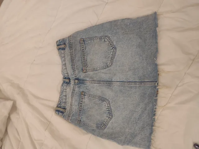 Falda de jean desgastada