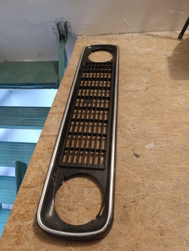 Calandra/parrilla R4