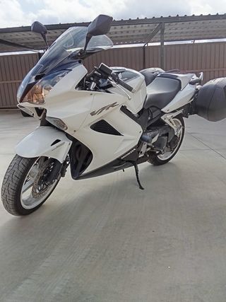 Honda VFR 800 VTEC en perfecto estado.