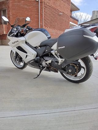 Honda VFR 800 VTEC en perfecto estado.