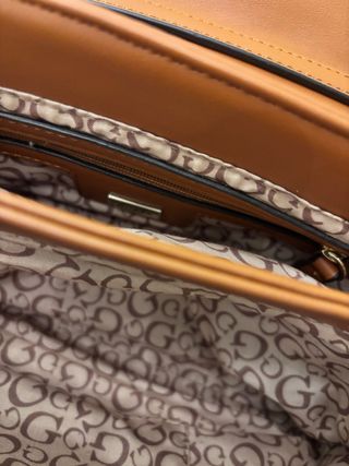 Bolso Guess Marrón Acolchado Cadena Dorada