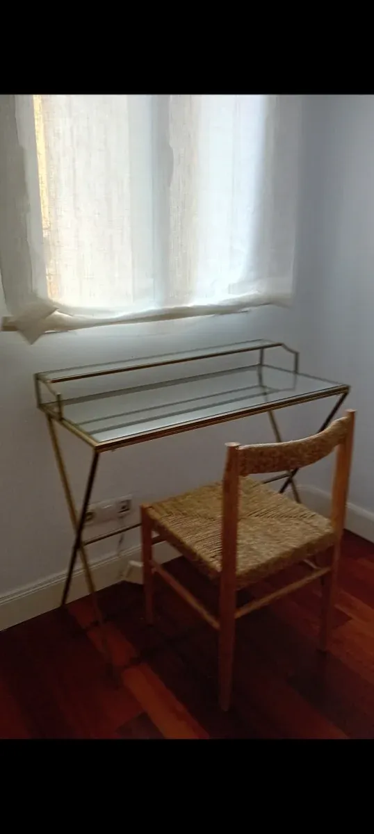 Escritorio de cristal dorado