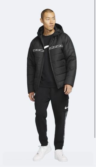 Chaqueta Nike Negra con Logo