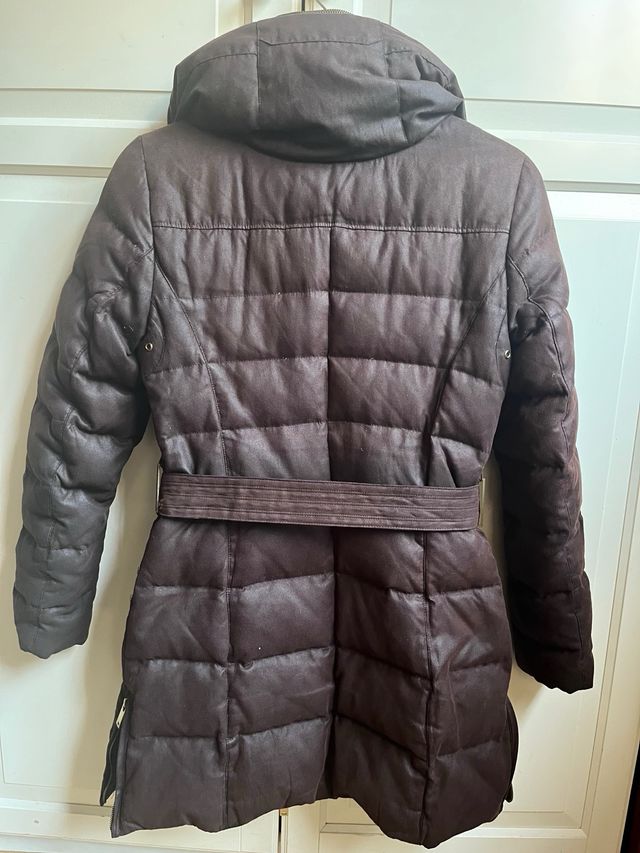 Abrigo acolchado Zara marrón con cinturón