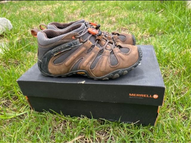 Sapatilhas Merrell Castanhas e Pretas
