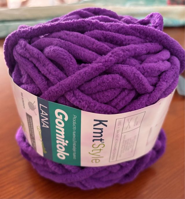 Ovillo Lana Gomitolo 100% Poliéster Morado 100gr