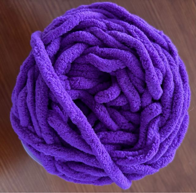 Ovillo Lana Gomitolo 100% Poliéster Morado 100gr