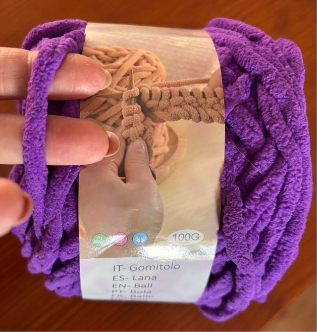 Ovillo Lana Gomitolo 100% Poliéster Morado 100gr