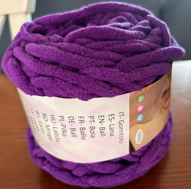 Ovillo Lana Gomitolo 100% Poliéster Morado 100gr