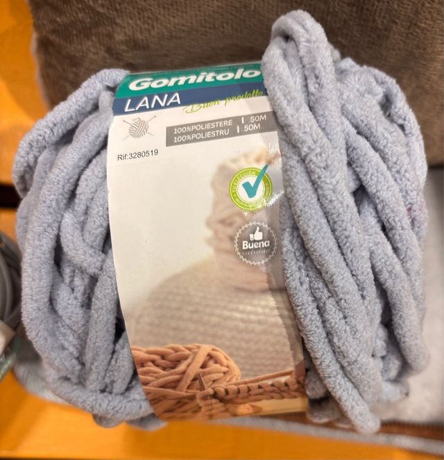 Ovillo Lana Gomitolo 100% Poliéster Morado 100gr