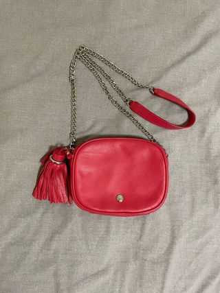 Bolso bandolera Guy Laroche rojo coral con flecos