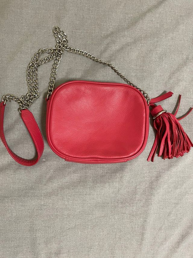 Bolso bandolera Guy Laroche rojo coral con flecos