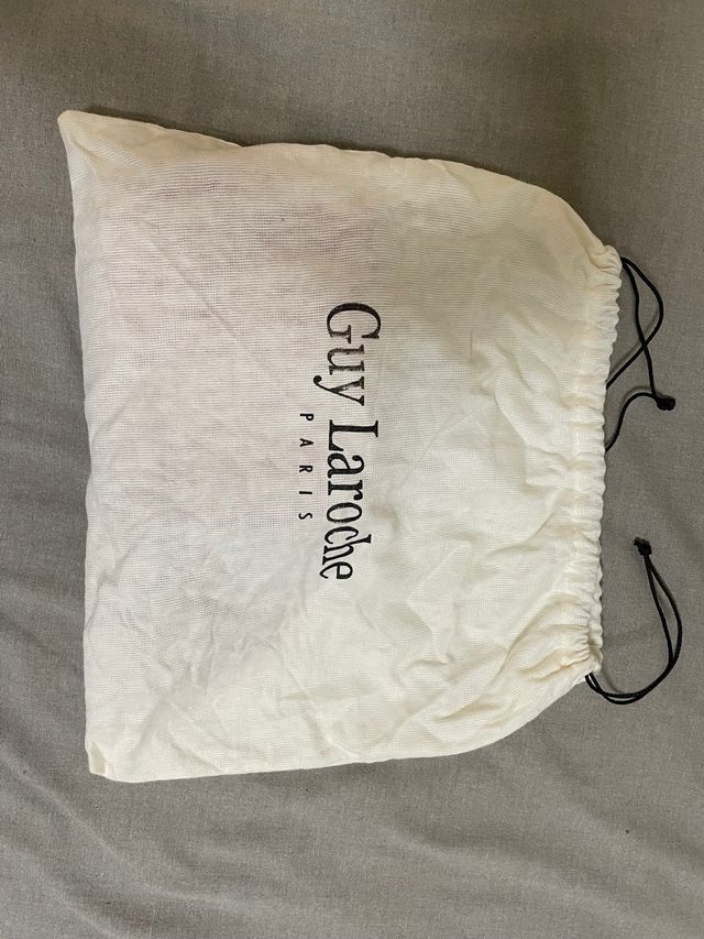 Bolso bandolera Guy Laroche rojo coral con flecos