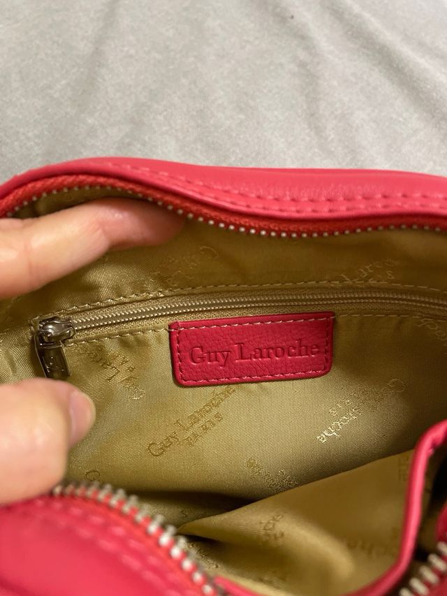 Bolso bandolera Guy Laroche rojo coral con flecos