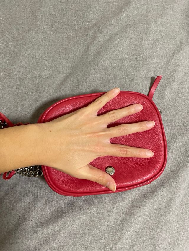 Bolso bandolera Guy Laroche rojo coral con flecos