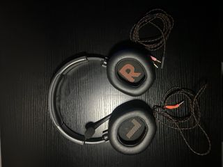 Auriculares JBL Negros y Naranjas