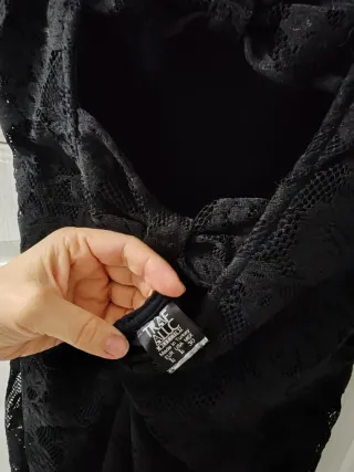 Vestido negro encaje zara lazos en la espalda