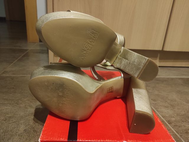 Sandalias doradas tacón plataforma ANGARI