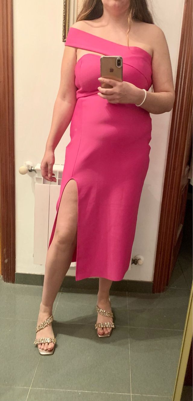 Vestido fucsia talla L-XL con abertura