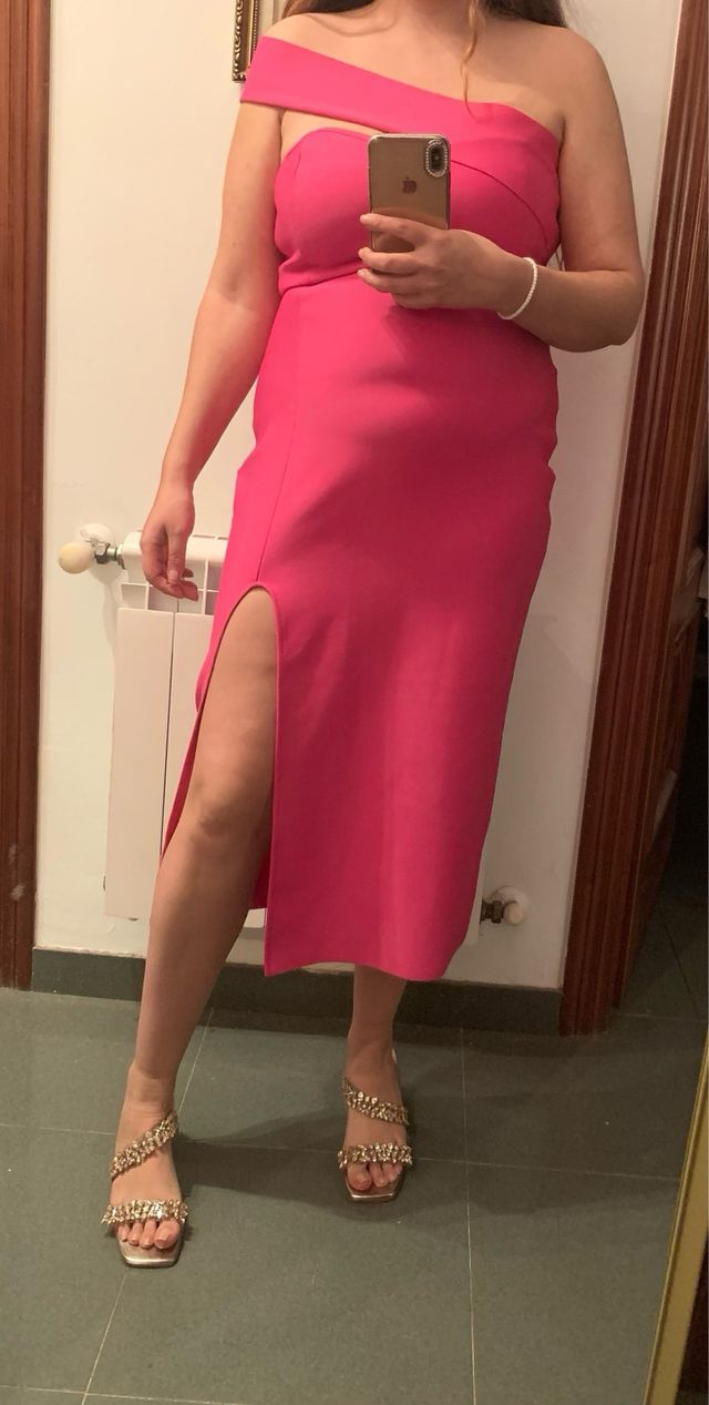 Vestido fucsia talla L-XL con abertura