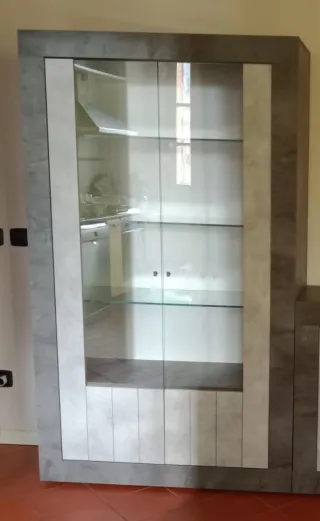 Vetrinetta moderna grigio e trasparente