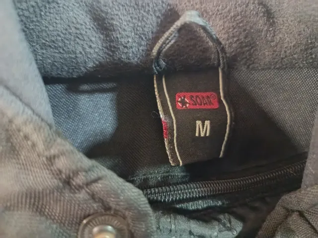 Chaqueta de moto negra y azul