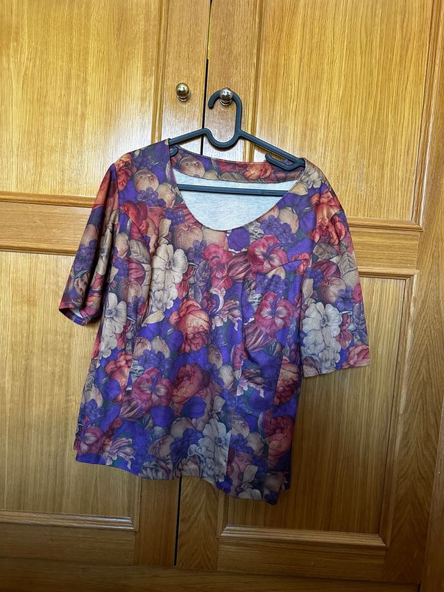 Blusa vintage estilo barroco floral