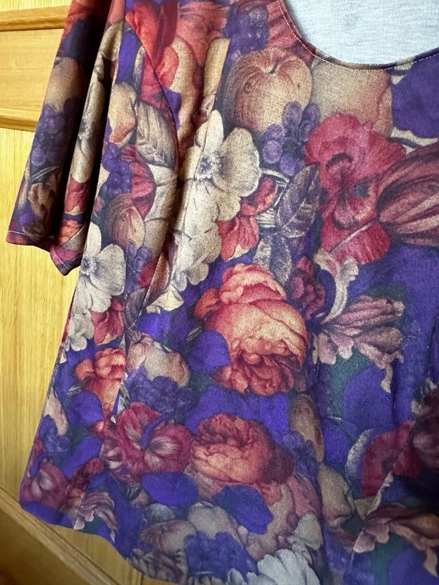 Blusa vintage estilo barroco floral