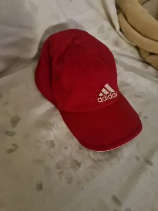 Gorra Adidas Roja