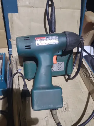 Taladro Makita 6931 D con cargador