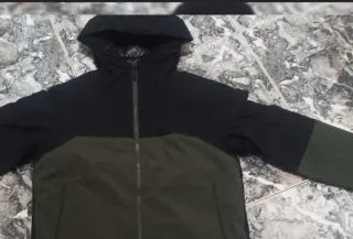 Cazadora Jack&Jones Negra y Verde Talla XS. Nueva