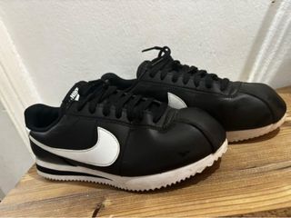 Zapatillas Nike Cortez Negras y Blancas