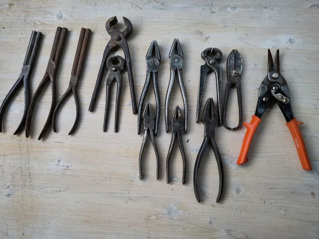 07-Conjunt d'estenalles diverses. PLIERS SET