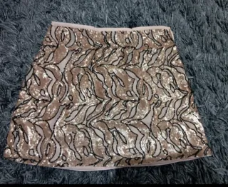 Falda corta lentejuelas fiesta dorada