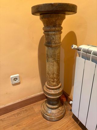 Columna de mármol decorativa