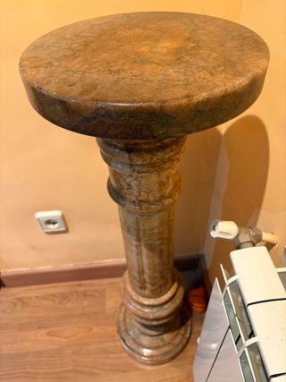 Columna de mármol decorativa