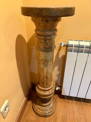 Columna de mármol decorativa