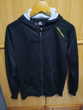 Chaqueta Fischer Negra con Capucha por 10€