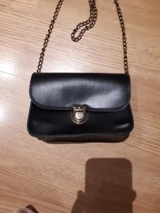 Bolso negro cadena