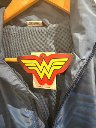 Cortavientos Wonder Woman azul