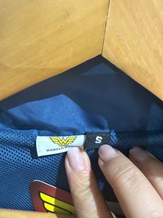 Cortavientos Wonder Woman azul