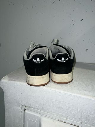 Zapatillas Adidas 1€ (precio negociable)