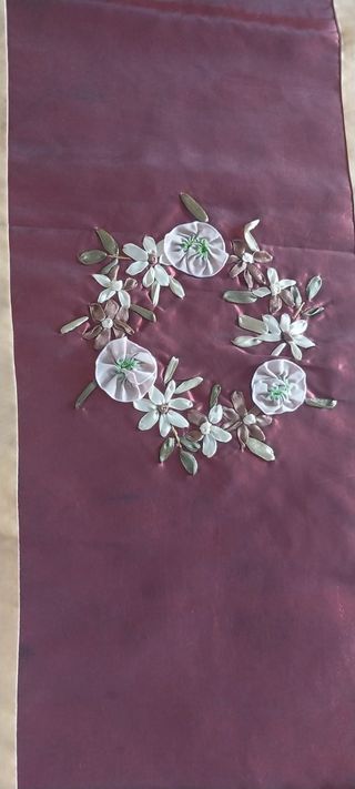 Runner da Tavola Bordato Oro con Fiori