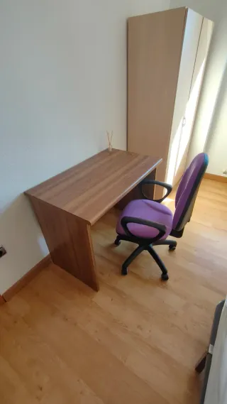 Escritorio y silla de oficina