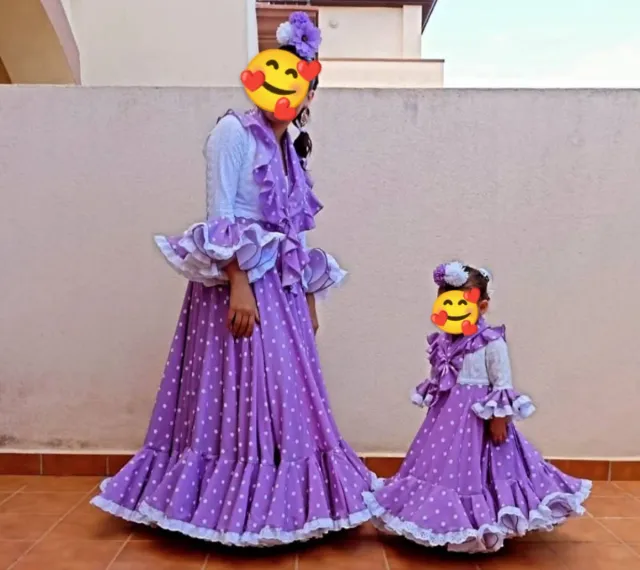 Trajes de flamenca morados y blancos